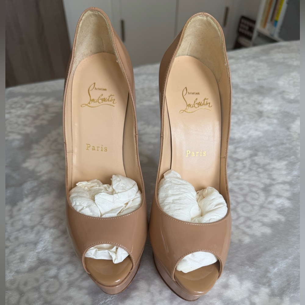 Christian Louboutin Beige Patent Leather Lady Peep, Peep Toe Platform Pumps